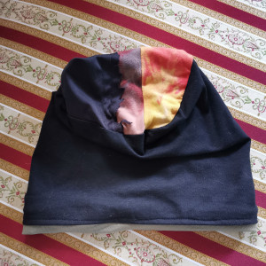 Czapka damska uniwersalna czarna ognista