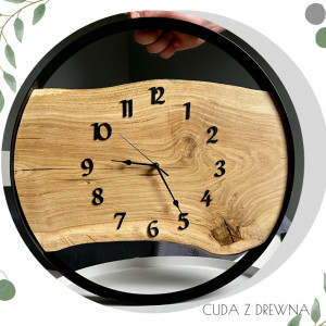 Personalizowany zegar ścienny z dębową deską - nowoczesny