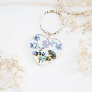 Brelok - motyle w niezapominajkach