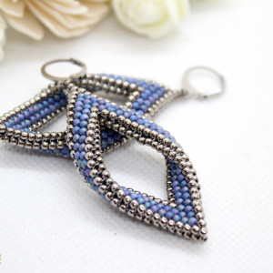 kolczyki szyte z drobniutkich koralików