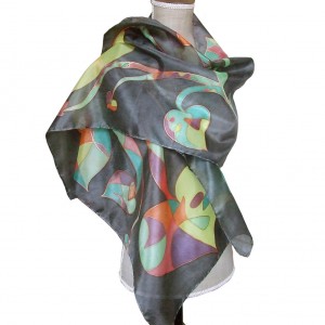 Szal jedwabny z dekoracją roślinną