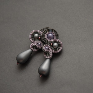 szaro-fioletowe kolczyki lub klipsy sutasz