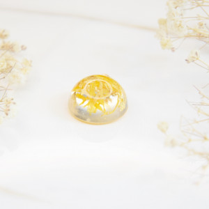 Zawieszka do naszyjnika - nagietek w półkuli