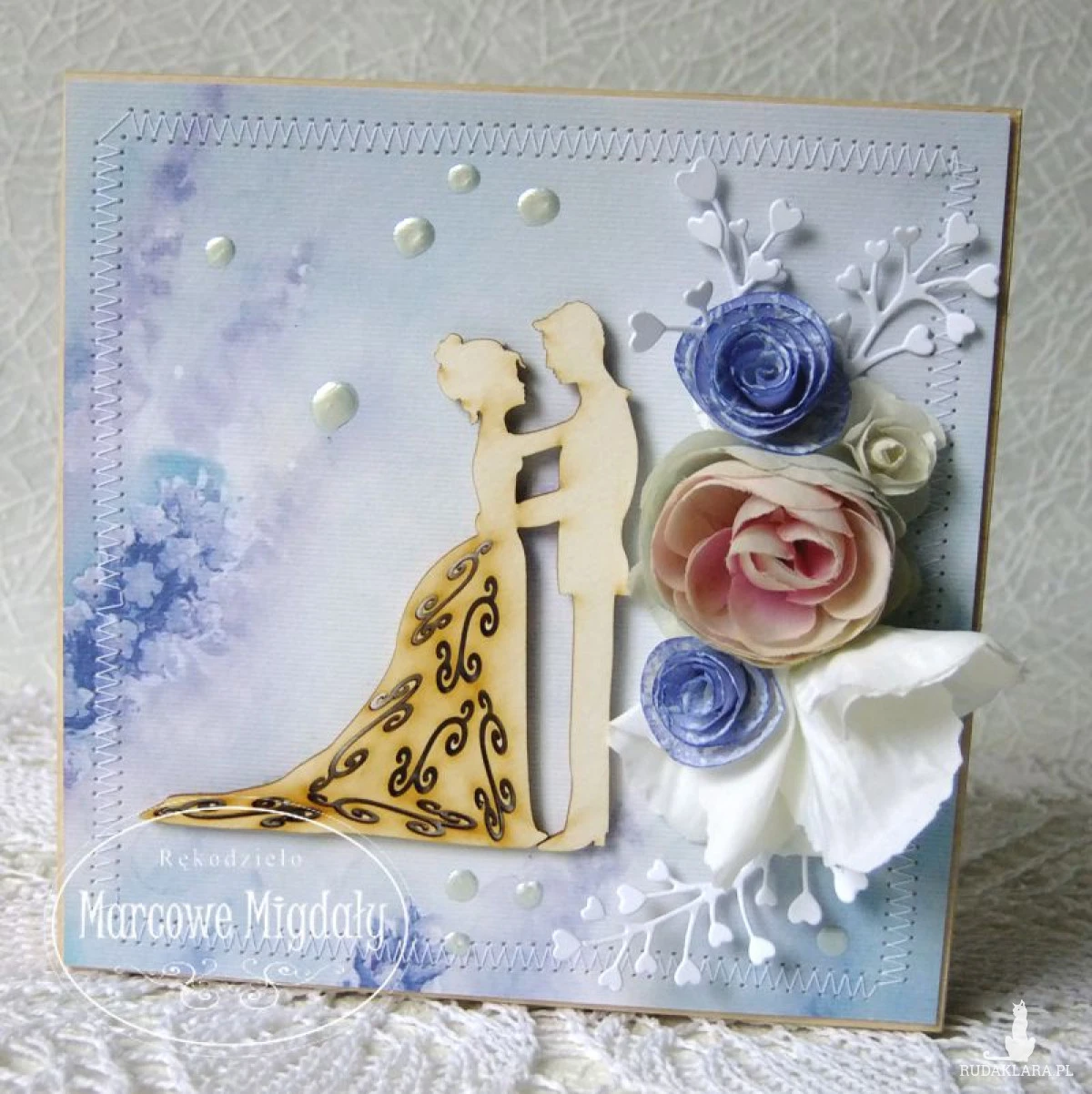 Drewniana kartka pamiątka ślubna na banknoty