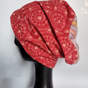 Czapka :odkąd sygnecik na paluszku nosi licealistki kosi