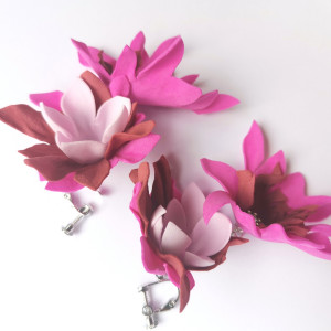 Klipsy kwiaty:reżimowy prezenter pis