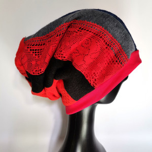 Czapka :powolni i rozprężeni giną w miejskiej przestrzeni