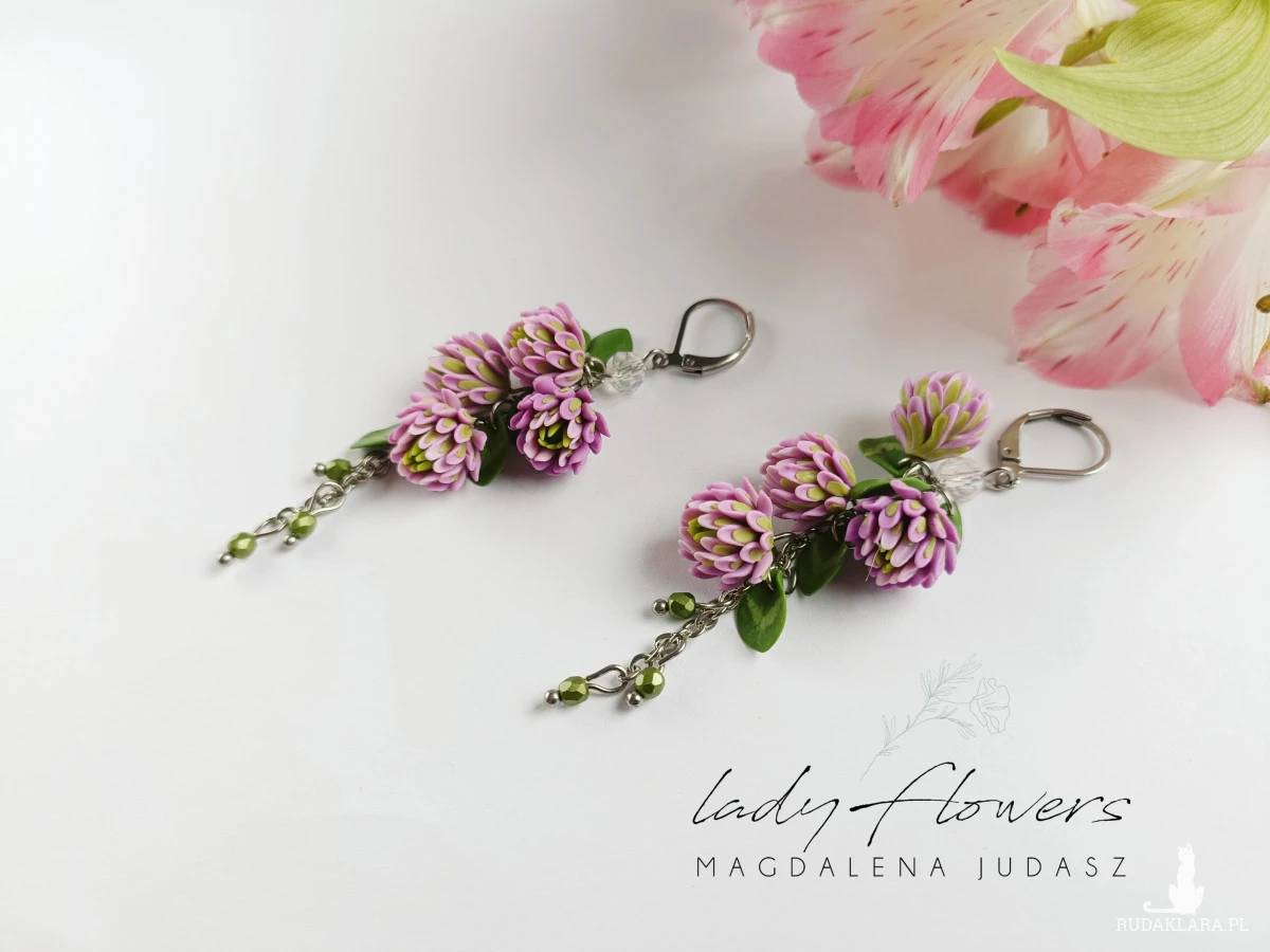 Kolczyki z kwiatami koniczyny