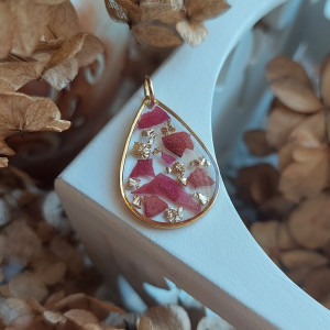 Złota łezka zawieszka złoty wisiorek łza róża płatki róży róż drzewo kwiat naszyjnik żywica z żywicy suszone kwiaty z kwiatami naturalne żywe