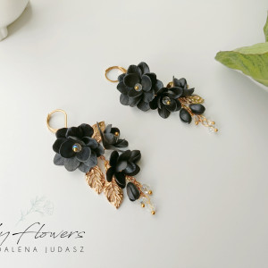 Kolczyki z czarnymi kwiatami