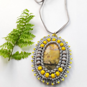 Naszyjnik z jaspisu trzmielego