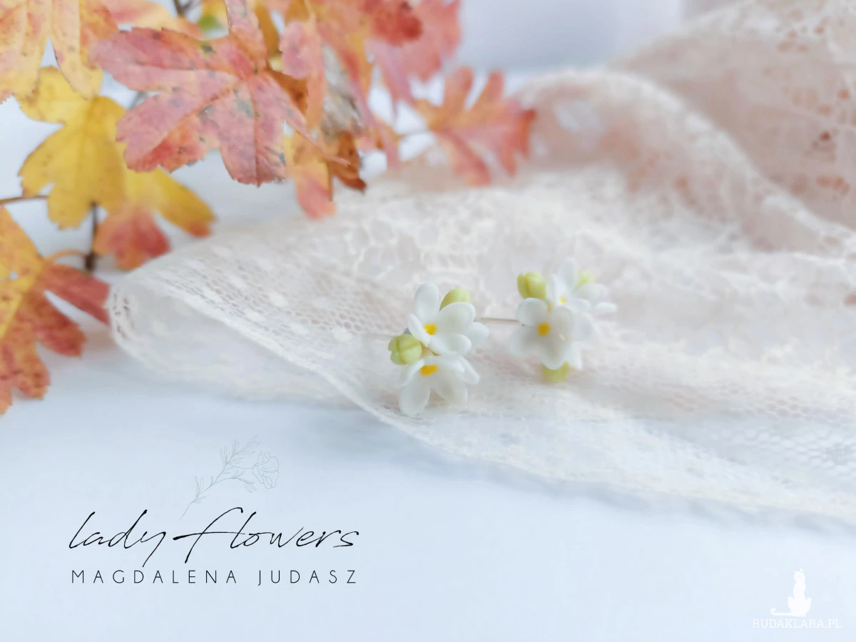 Kolczyki z białymi bzami