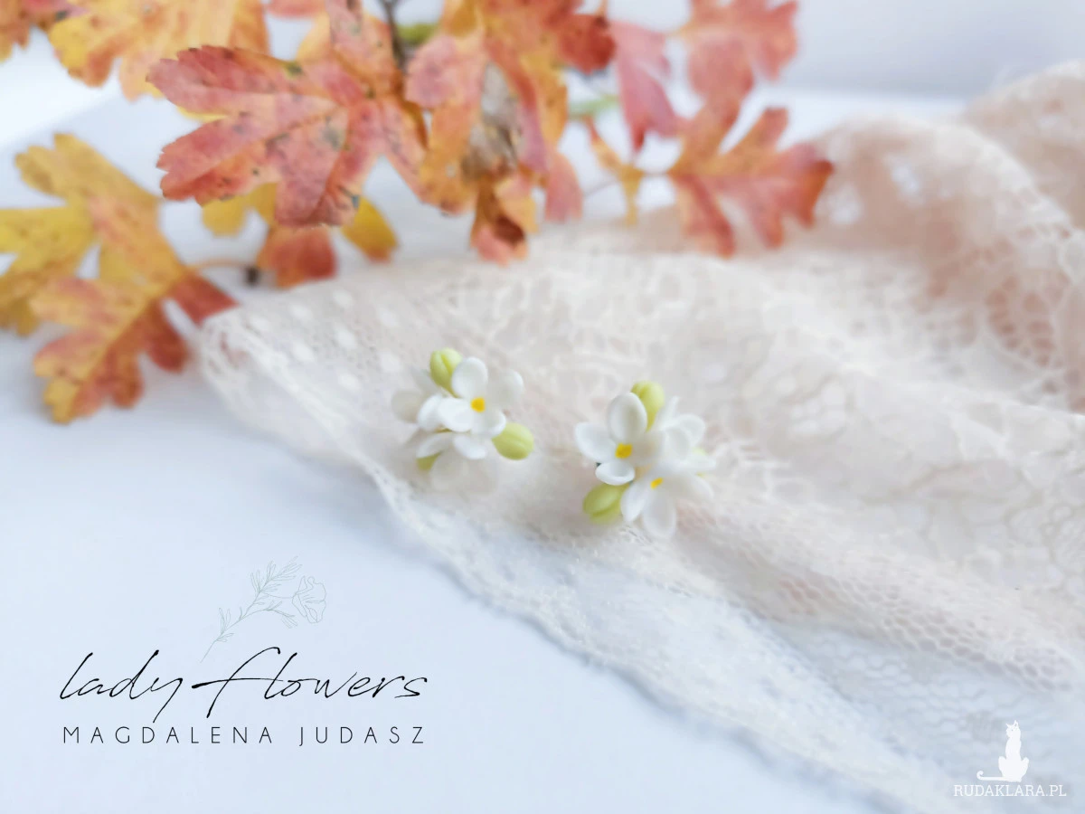 Kolczyki z białymi bzami