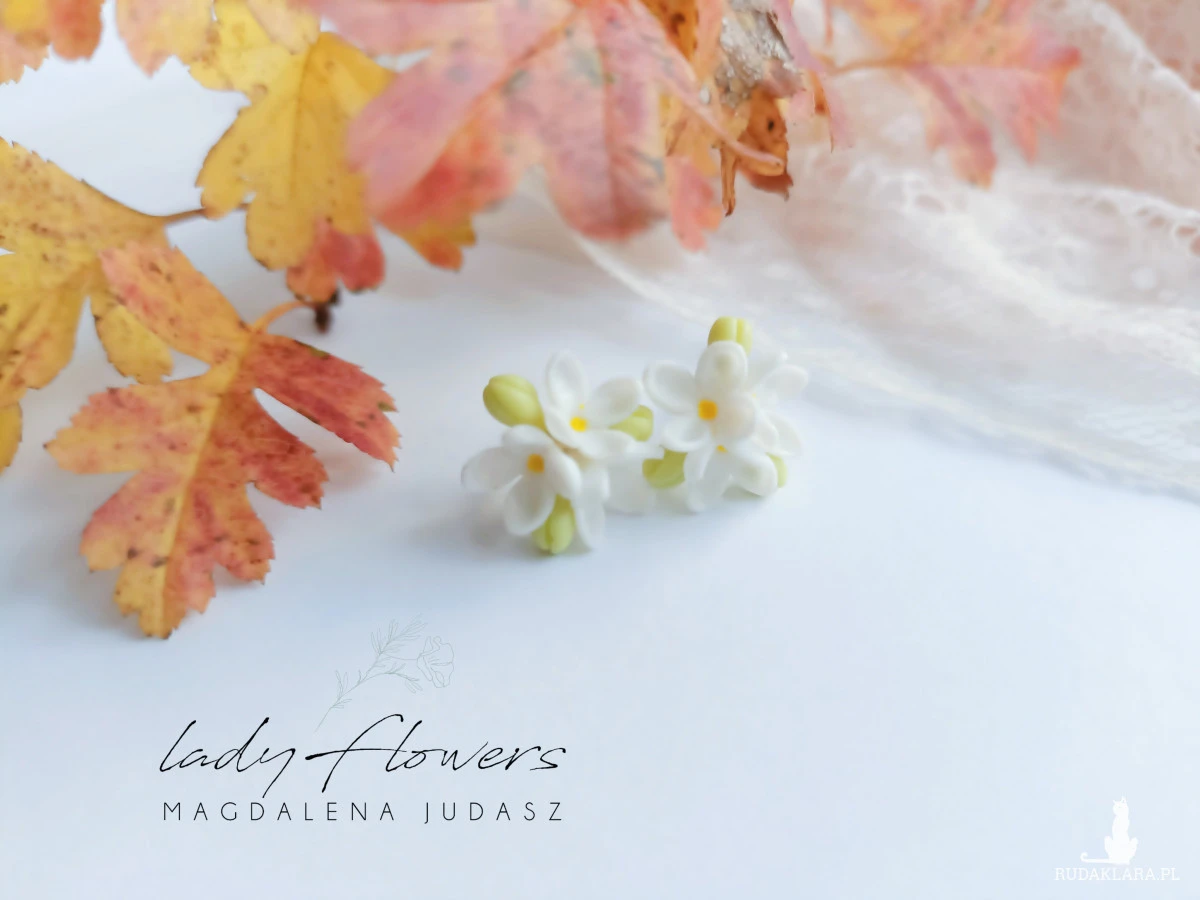 Kolczyki z białymi bzami