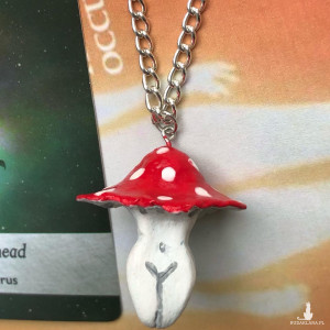 zawieszka z grzybkiem na rzemyku lub łańcuszku