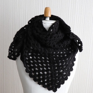 Chusta apaszka czarna na szydełku