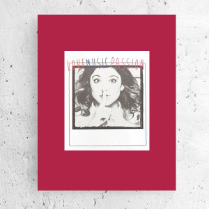 nowoczesne plakaty do domu, filmowe plakaty 21x30, Violetta plakat A4, nowy plakat z Violettą, minimalizm plakat z dziewczyną, kobieta plakat 21x30, fajne plakaty z filmów, ładne plakaty a4