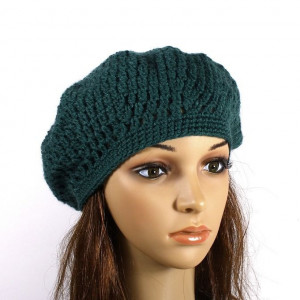 Butelkowy beret robiony na szydełku