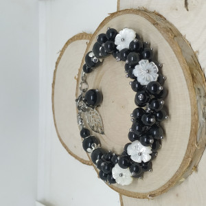 Ciekawa bransoletka z tęczowych Obsydianów i kwiatków z masy perłowej