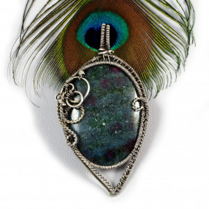 Rubin w kyanicie, Srebrny wisior w kształcie łezki, ręcznie wykonany, prezent dla niej, prezent dla mamy, prezent urodzinowy, biżuteria