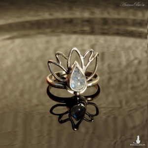 Pierścionek srebrny kwiat lotosu księżycowy rozmiar 15