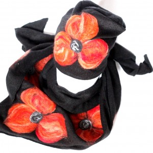 komplet wełniany czarny kwiaty pomaranczowe