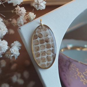 Złota zawieszka złoty wisiorek naszyjnik żywica z żywicy wąż wylinka węża jajowata retro