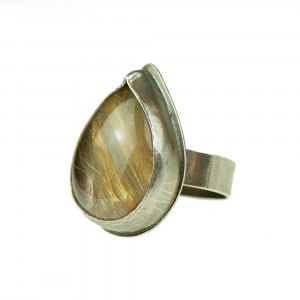 Pierścionek z kwarcem w kształcie kropli a470