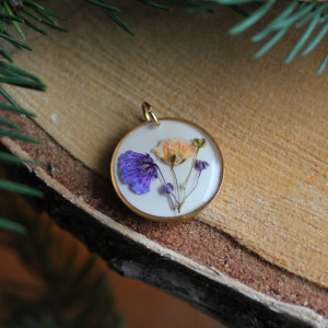 Złota zawieszka złoty wisiorek wisior kwiat naszyjnik żywica z żywicy suszone kwiaty naturalny prezent fioletowe pomarańczowe beżowe