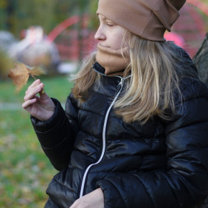 Czapka i komin beżowy