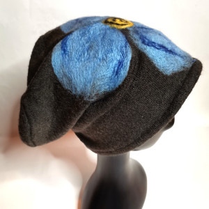 Czapka wełniana filcowana  zimowa handmade w kwiaty