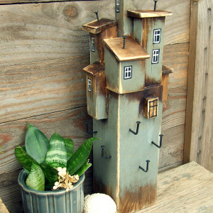 Wieszak, stojak na klucze - Szare domki na klifie