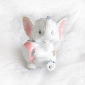 vintage figurka słonia, słoń figurka na meble, słoń ozdoba do domu, porcelanowy słoń, słoń z porcelany, słonik figurka dekoracyjna