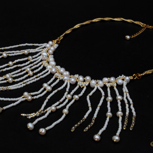 delikatny naszyjnik z pereł naturalnych