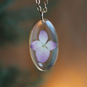 Złota zawieszka złoty wisiorek biały kwiat naszyjnik żywica z żywicy kwiaty z kwiatami hortensja różowa