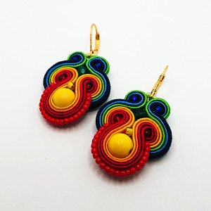 MAŁE KOLOROWE KOLCZYKI SUTASZ