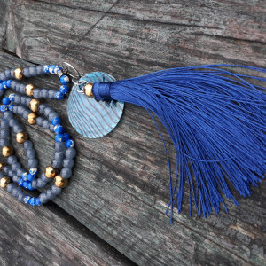 ,,korale  w szarości,,