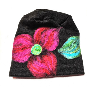 Czapka wełniana filcowana  zimowa handmade w kwiaty
