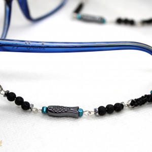 szyty z koralików łańcuszek do okularów