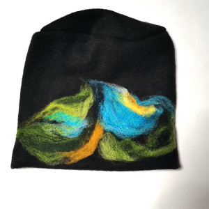 Czapka wełniana filcowana  zimowa handmade w kwiaty