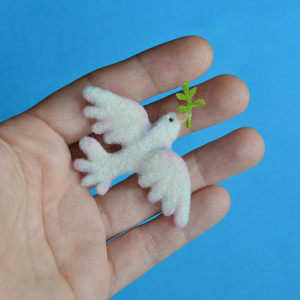 Broszka - gołąbek pokoju