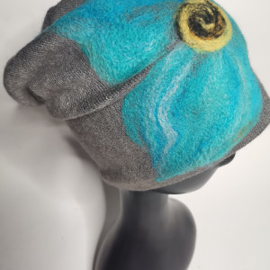 Czapka wełniana filcowana  zimowa handmade w kwiaty