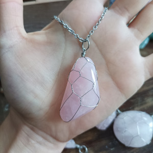 Naszyjnik z Kwarcem różowym