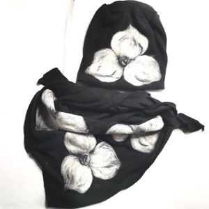 komplet wełniany czarny wełna merynosy kwiaty