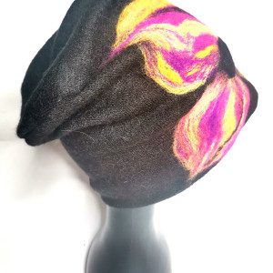 Czapka wełniana filcowana  zimowa handmade w kwiaty