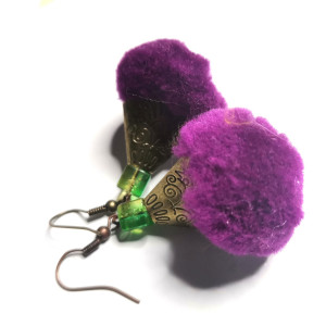 Kolczyki fioletowe pompony