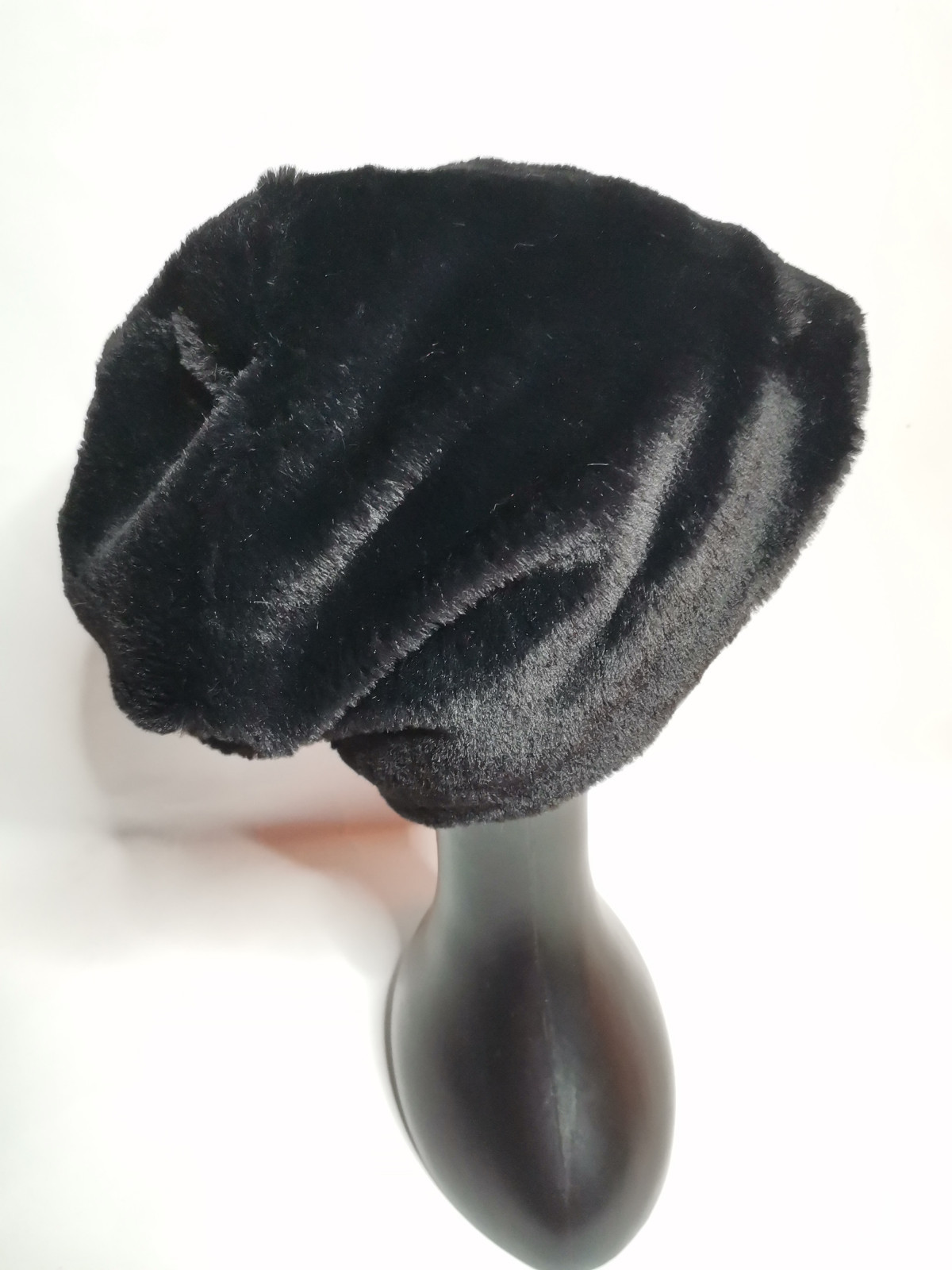 Futrzana czapka czarna