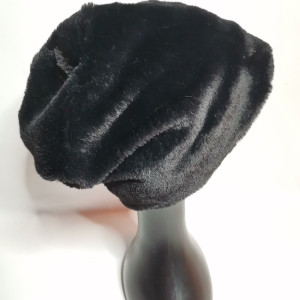 Futrzana czapka czarna