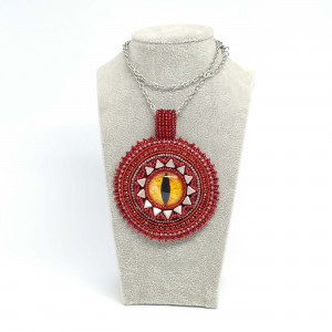 Wisior czerwony z okiem