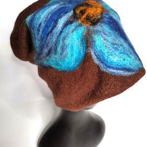 Czapka wełniana filcowana  zimowa handmade w kwiaty